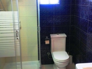 VILLA KONAKI BATHROOM