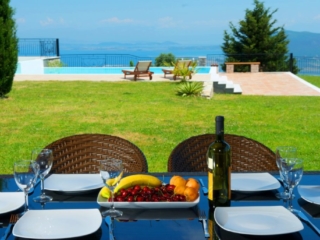 anemones villas pool dining